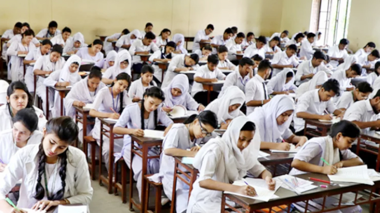 মঙ্গলবারের (২২ জুলাই) এইচএসসি ও সমমানের পরীক্ষা স্থগিত 