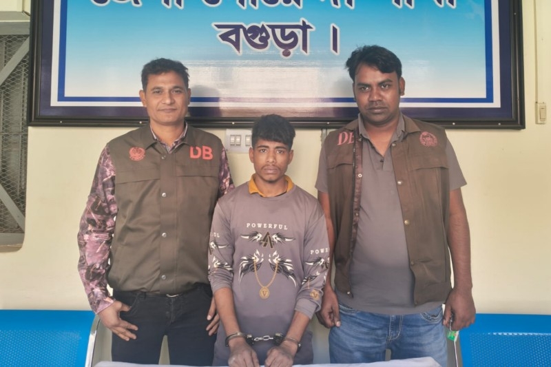 বগুড়ায় হাতকড়া খুলে পালানো আসামি ১৭ ঘণ্টা পর গ্রেপ্তার