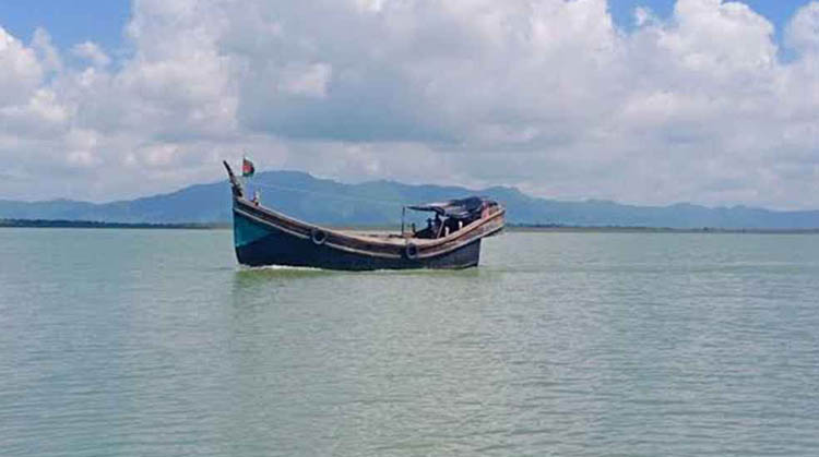 আরাকান আর্মির কবলে ৯ বাংলাদেশি জেলে