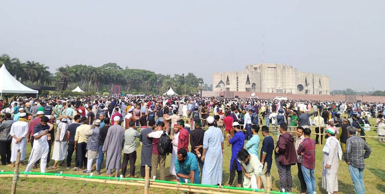 মানুষে ভরে গেছে মানিক মিয়া অ্যাভিনিউ